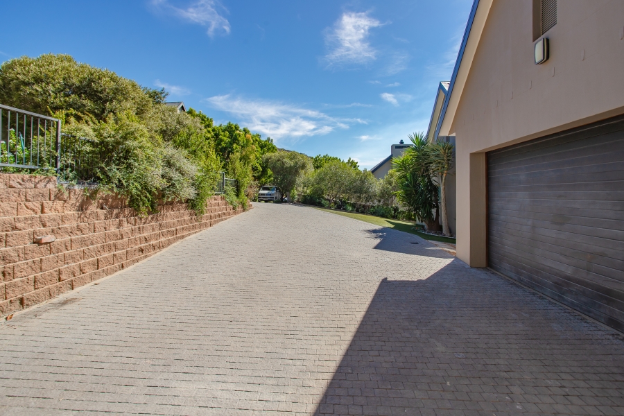 5 Bedroom Property for Sale in Lemoenkloof Western Cape